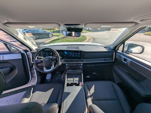 Used 2025 Hyundai Santa Fe SEL image 12