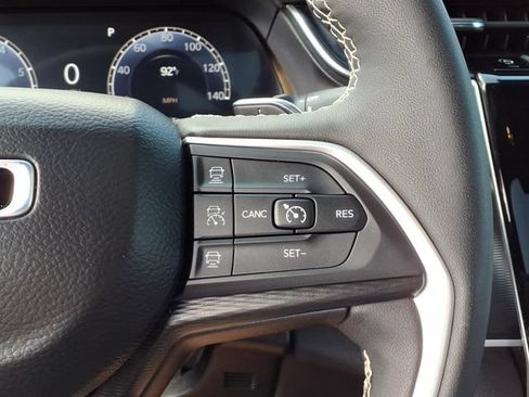 Used 2025 Jeep Grand Cherokee Altitude AWD/4WD image 19