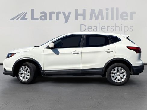 Used 2019 Nissan Rogue Sport S image 2