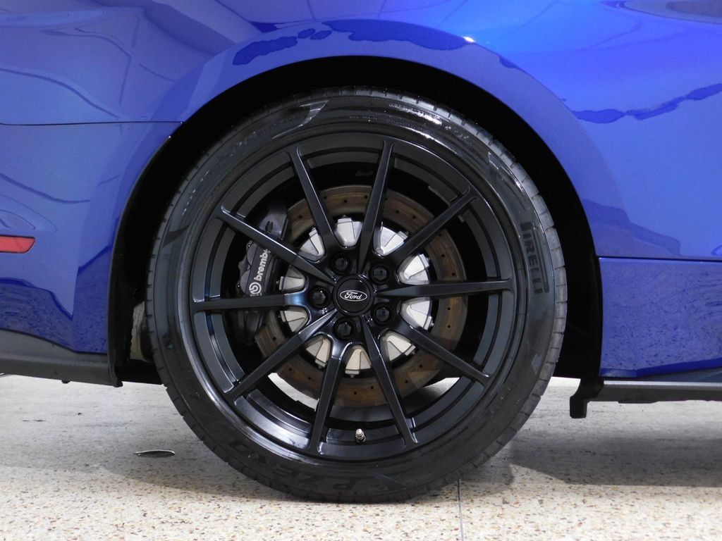 Used 2016 Ford Mustang Shelby GT350 w/ Technology Package RWD image 82