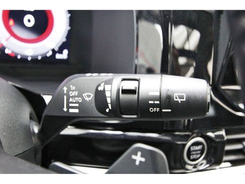 Used 2024 Nissan Pathfinder Platinum FWD image 16