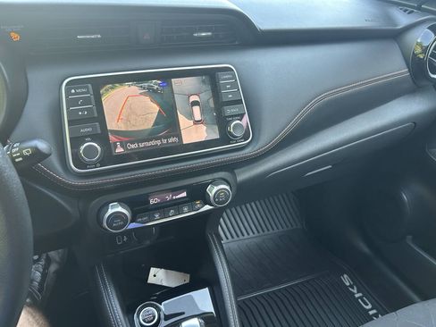 Used 2019 Nissan Kicks SR FWD image 14