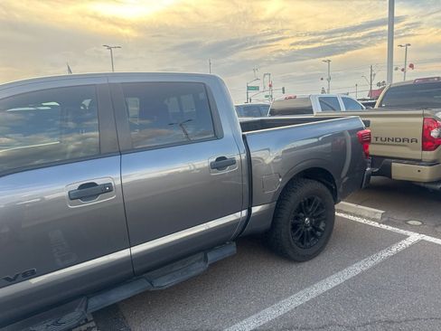 Used 2019 Nissan Titan SV w/ SV Convenience Package RWD image 5