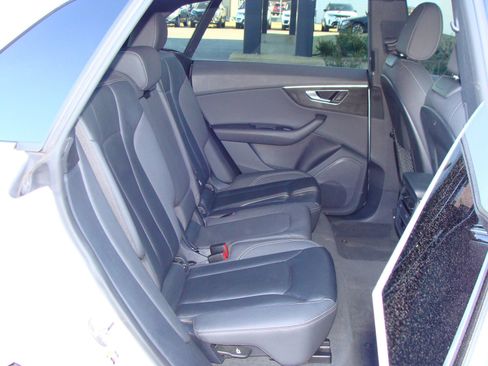 Used 2019 Audi Q8 Premium w/ Convenience Package image 11