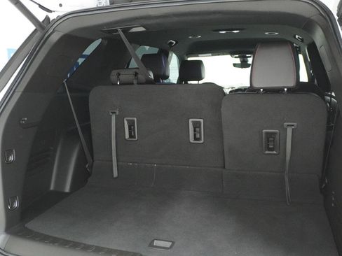 Used 2023 Chevrolet Traverse RS FWD image 40