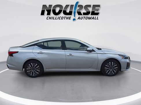 Used 2023 Nissan Altima 2.5 SV FWD image 9