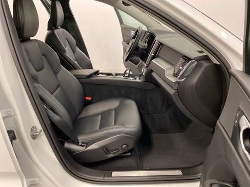Used 2025 Volvo XC60 B5 Core AWD/4WD image 30