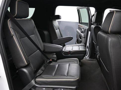 Used 2023 Chevrolet Suburban Premier AWD/4WD image 33