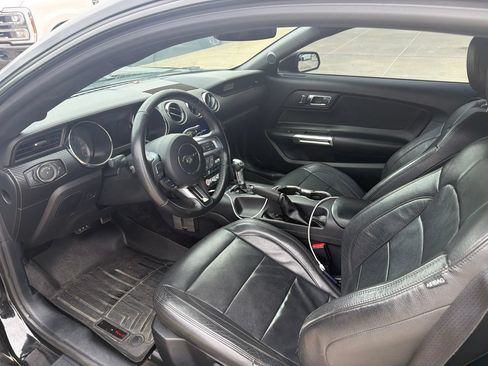Used 2015 Ford Mustang Coupe RWD image 3