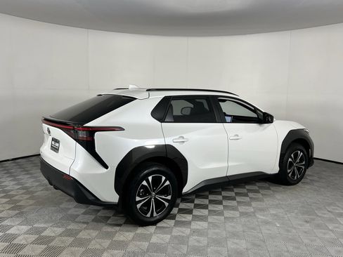 Used 2024 Toyota bZ4X XLE w/ Weather Package image 7