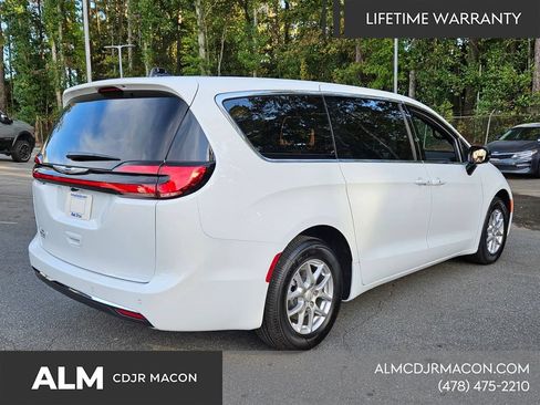 New 2026 Chrysler Pacifica Select FWD image 14