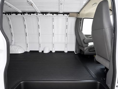 Used 2025 GMC Savana 3500 Extended RWD image 15