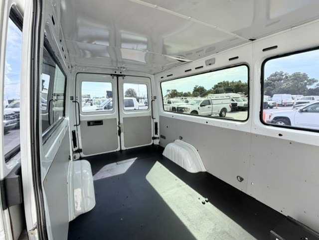 Used 2005 Dodge Sprinter 2500 w/ PWR Convenience Group RWD image 13