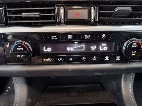 Used 2025 Nissan Pathfinder SL AWD/4WD image 19