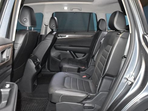 Used 2024 Volkswagen Atlas SEL AWD/4WD image 19