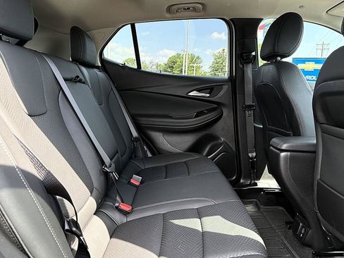 Used 2020 Buick Encore GX Essence w/ Experience Buick Package FWD image 12