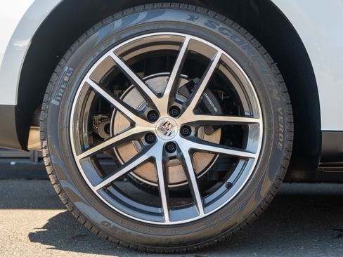 Certified 2026 Porsche Macan AWD/4WD image 14