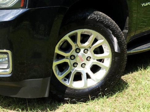 Used 2017 GMC Yukon SLT image 40