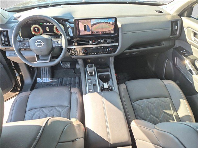 Used 2026 Nissan Pathfinder Platinum FWD image 17