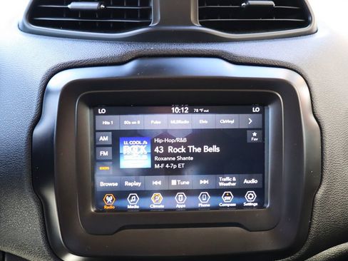 Used 2019 Jeep Renegade Latitude FWD image 46