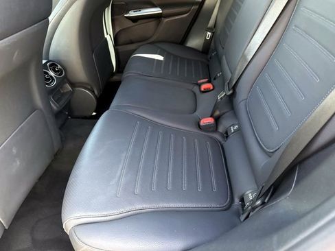 Used 2025 Mercedes-Benz GLC 300 image 14