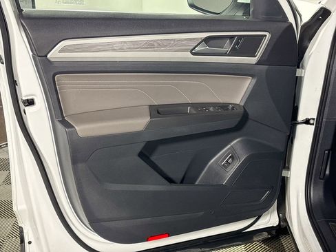 Used 2023 Volkswagen Atlas Cross Sport SE w/ Panoramic Sunroof Package image 11