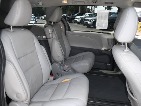 Used 2020 Toyota Sienna XLE image 20