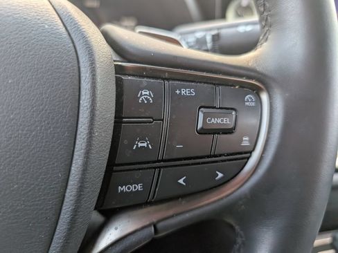 Used 2025 Lexus LS 500 w/ Accessory Package (Z1) RWD image 18
