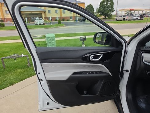 Used 2025 Jeep Compass Limited AWD/4WD image 14