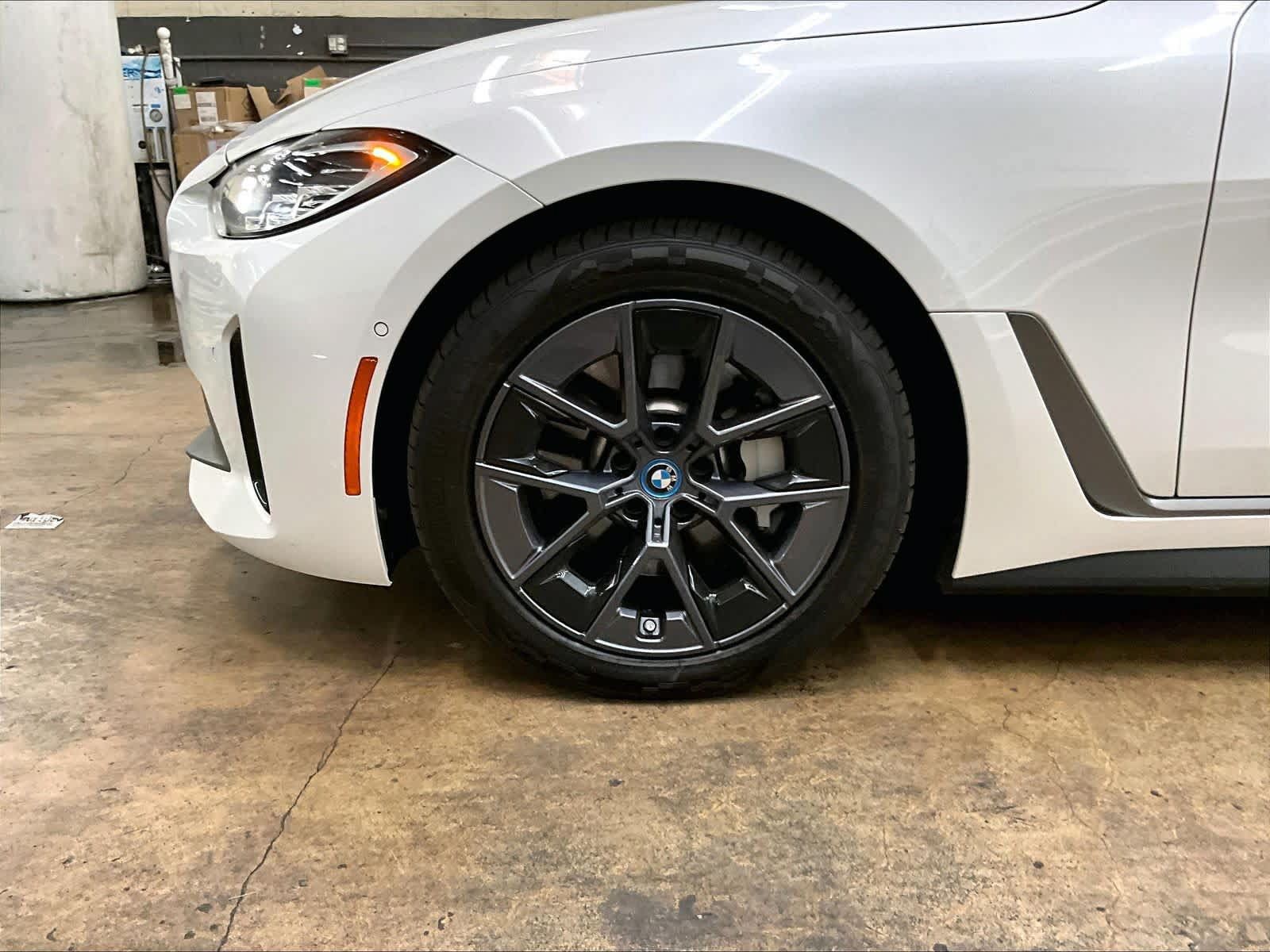 Used 2023 BMW i4 eDrive40 RWD image 12