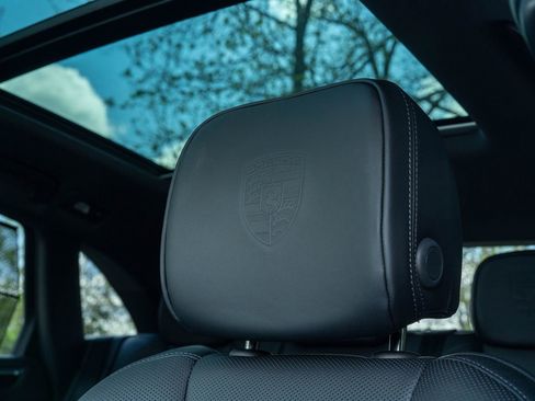 Certified 2026 Porsche Macan image 32