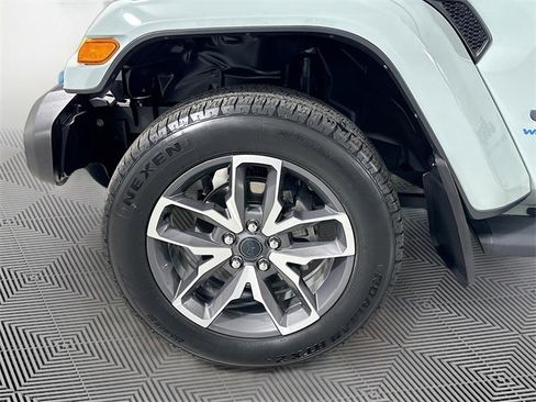 Used 2024 Jeep Wrangler Unlimited image 29