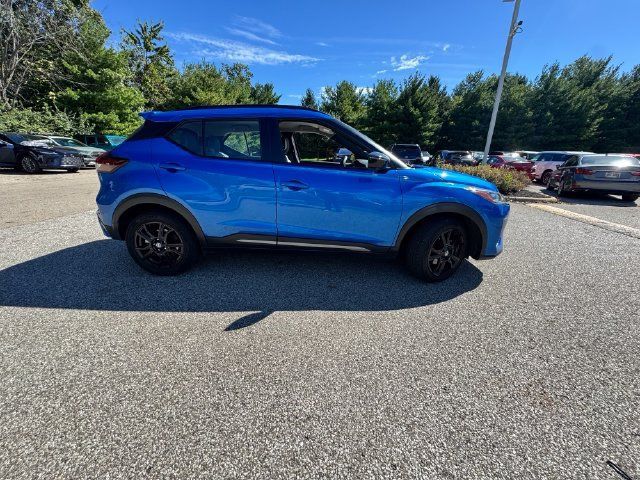 Used 2021 Nissan Kicks SR w/ SR Premium Package FWD image 3
