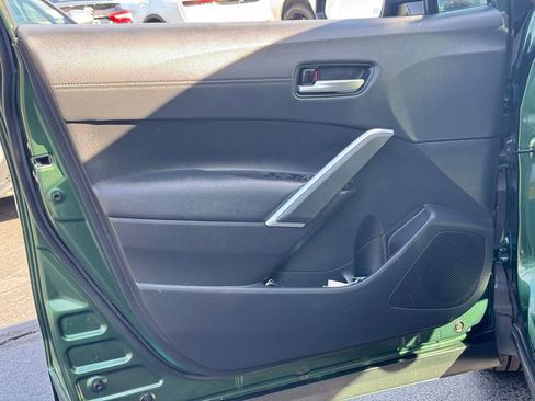 Certified 2022 Toyota Corolla Cross XLE image 24