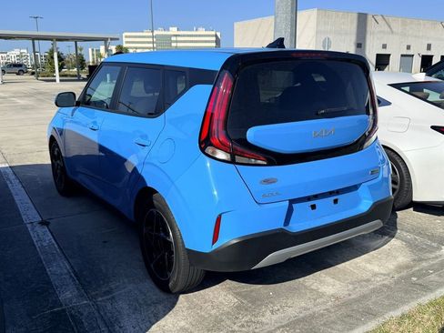 Used 2023 Kia Soul EX image 2