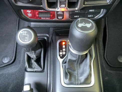 Used 2026 Jeep Wrangler Unlimited Rubicon AWD/4WD image 34