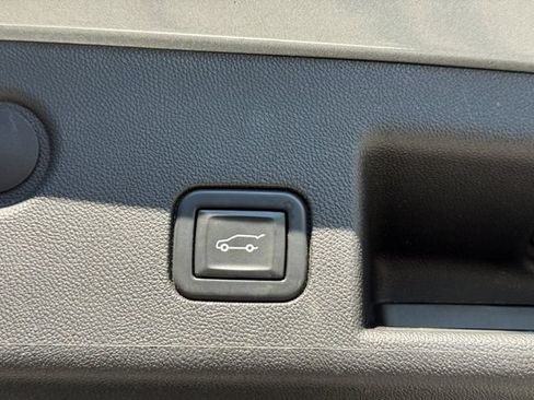 Used 2023 Chevrolet Equinox RS FWD image 19