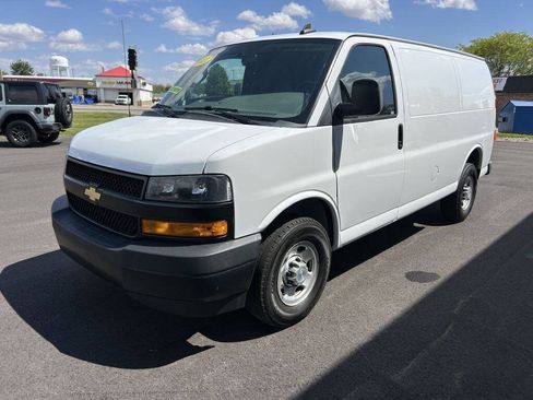 Used 2021 Chevrolet Express 2500 w/ Driver Convenience Package RWD image 7