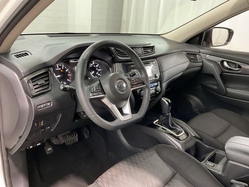Used 2017 Nissan Rogue SV FWD image 17
