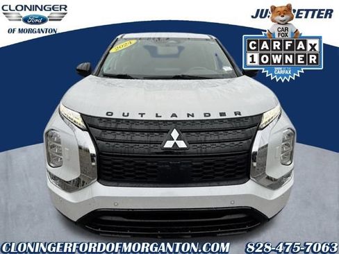 Used 2024 Mitsubishi Outlander SE Black Edition image 3