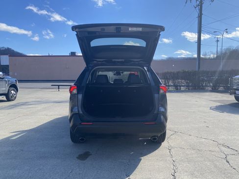 Used 2023 Toyota RAV4 XLE Premium image 24