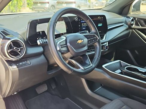 Used 2025 Chevrolet Equinox LT AWD/4WD image 15