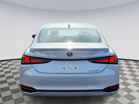 Used 2020 Lexus ES 300h w/ Premium Package image 3