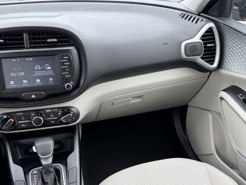 Used 2020 Kia Soul LX FWD image 15