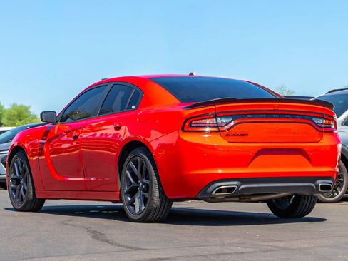 Used 2022 Dodge Charger SXT w/ Blacktop Package RWD image 3