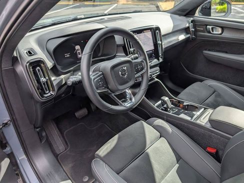 Used 2023 Volvo XC40 Recharge Ultimate AWD/4WD image 9