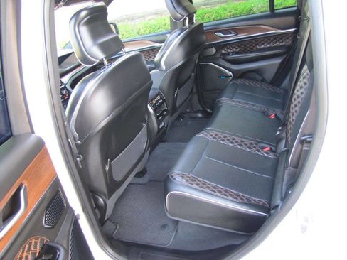 Used 2022 Jeep Grand Cherokee Summit w/ Advanced Protech Group IV image 18