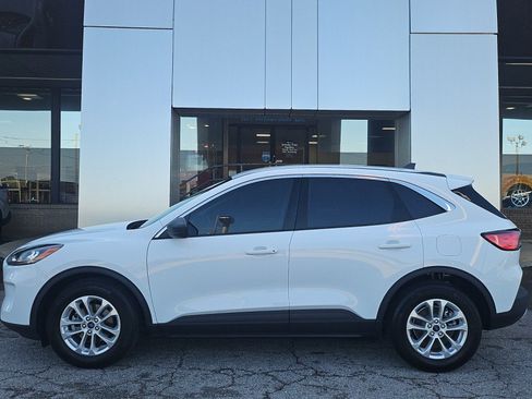 Used 2022 Ford Escape SE FWD image 2