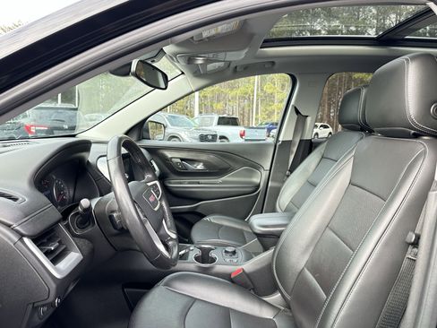 Used 2022 GMC Terrain SLT w/ Infotainment Package II image 7