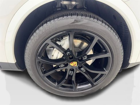 Used 2020 Porsche Cayenne w/ Premium Package image 82